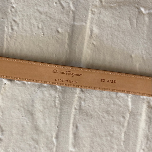 Salvatore Ferragamo || Tan Leather Belt Gold Bridle Horsebit Accents Equestrian - Picture 6 of 9